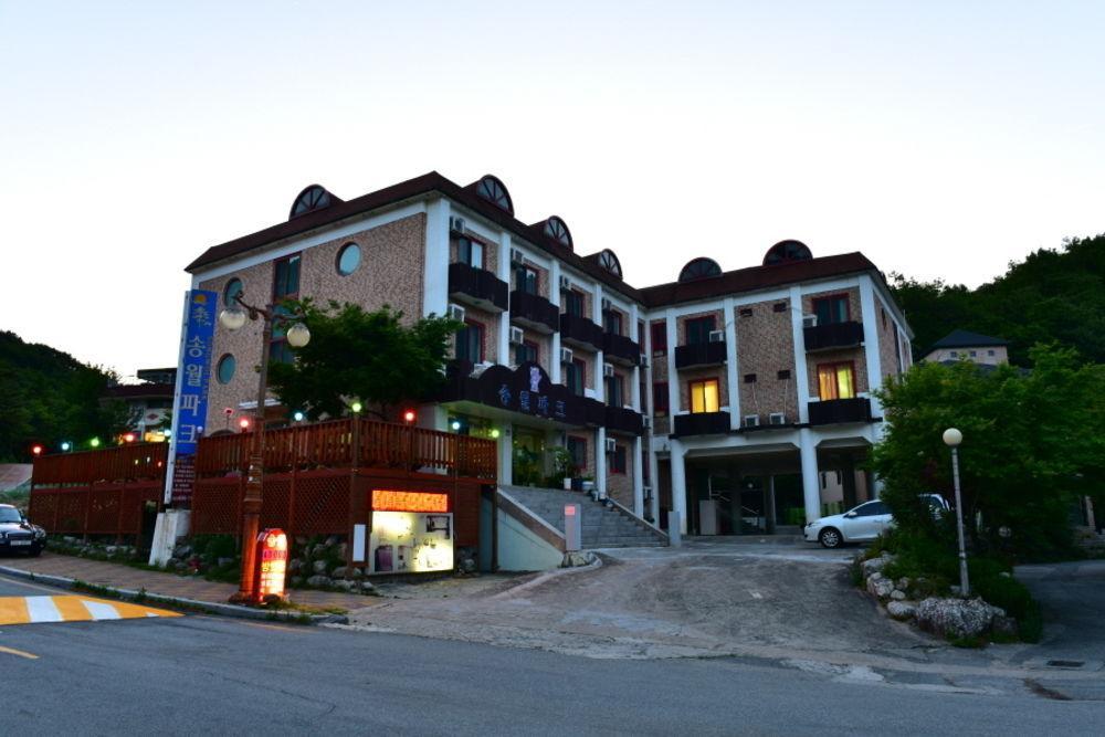 موتيل ثوتْسو Songwol Park المظهر الخارجي الصورة